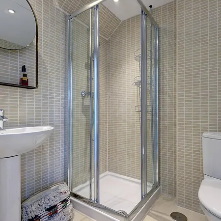 102 Stylish 2 Bed Duplex Penthouse Sea Views & Hot Tub Apartment