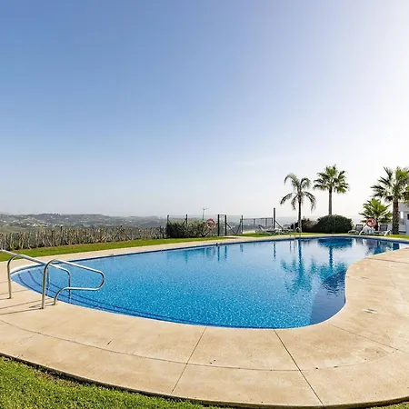 102 Stylish 2 Bed Duplex Penthouse Sea Views & Hot Tub