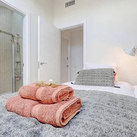 102 Stylish 2 Bed Duplex Penthouse Sea Views & Hot Tub Apartment *