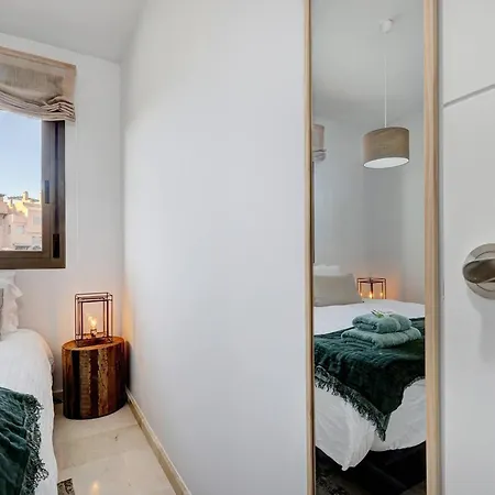 102 Stylish 2 Bed Duplex Penthouse Sea Views & Hot Tub *