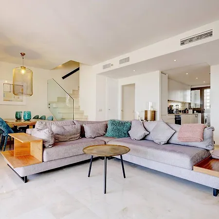 102 Stylish 2 Bed Duplex Penthouse Sea Views & Hot Tub Apartment