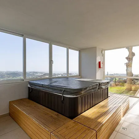 102 Stylish 2 Bed Duplex Penthouse Sea Views & Hot Tub