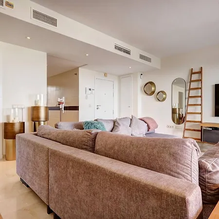 Apartment 102 Stylish 2 Bed Duplex Penthouse Sea Views & Hot Tub *
