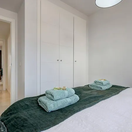 102 Stylish 2 Bed Duplex Penthouse Sea Views & Hot Tub