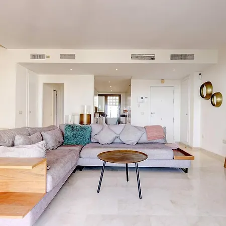 102 Stylish 2 Bed Duplex Penthouse Sea Views & Hot Tub *