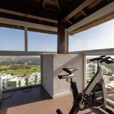 102 Stylish 2 Bed Duplex Penthouse Sea Views & Hot Tub *