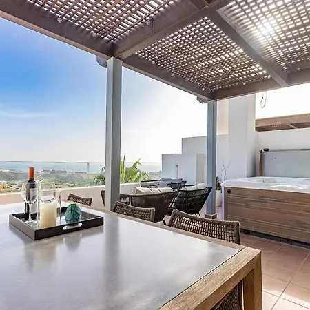 102 Stylish 2 Bed Duplex Penthouse Sea Views & Hot Tub Apartment *