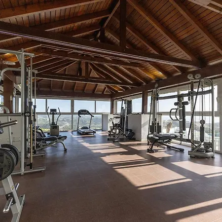 Apartment 102 Stylish 2 Bed Duplex Penthouse Sea Views & Hot Tub *
